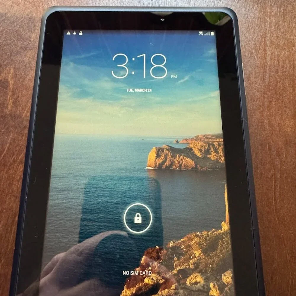 Verizon QMV7A tablet with black case